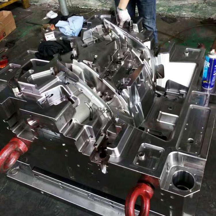 사출 금형에 대한 전기 방전 가공 (EDM)의 중요성