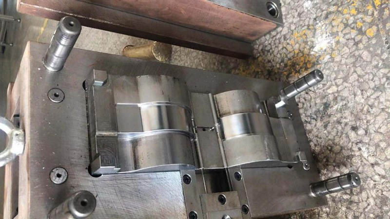 Pot lid holder molding